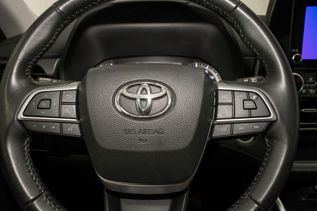 used 2024 Toyota Highlander car, priced at $32,516