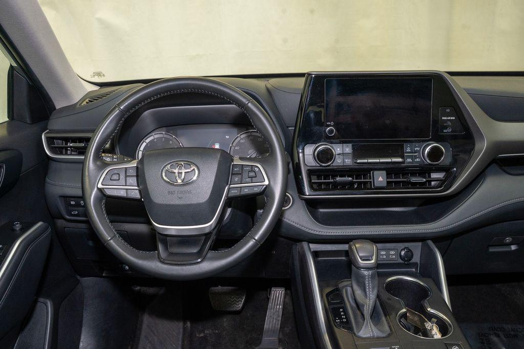 used 2024 Toyota Highlander car, priced at $32,516