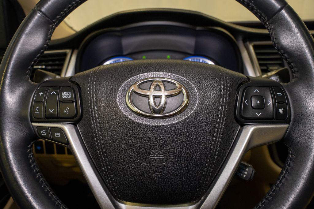 used 2015 Toyota Highlander car, priced at $13,833