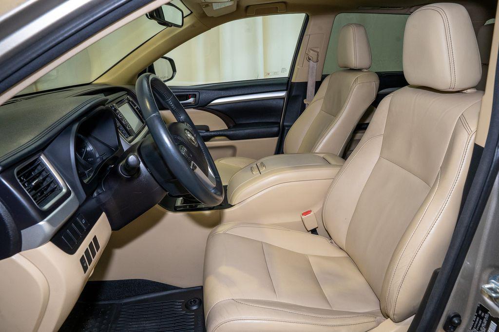 used 2015 Toyota Highlander car, priced at $13,833