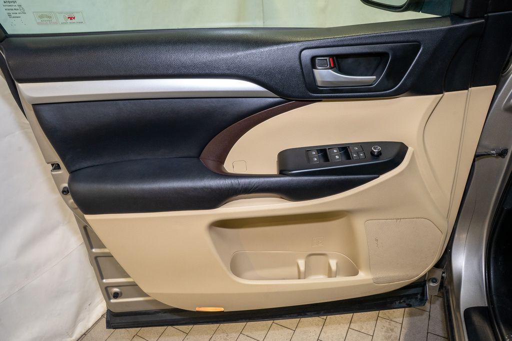 used 2015 Toyota Highlander car, priced at $13,833