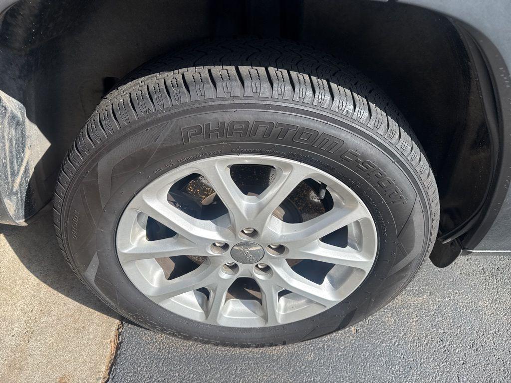 used 2017 Jeep Cherokee car, priced at $12,154