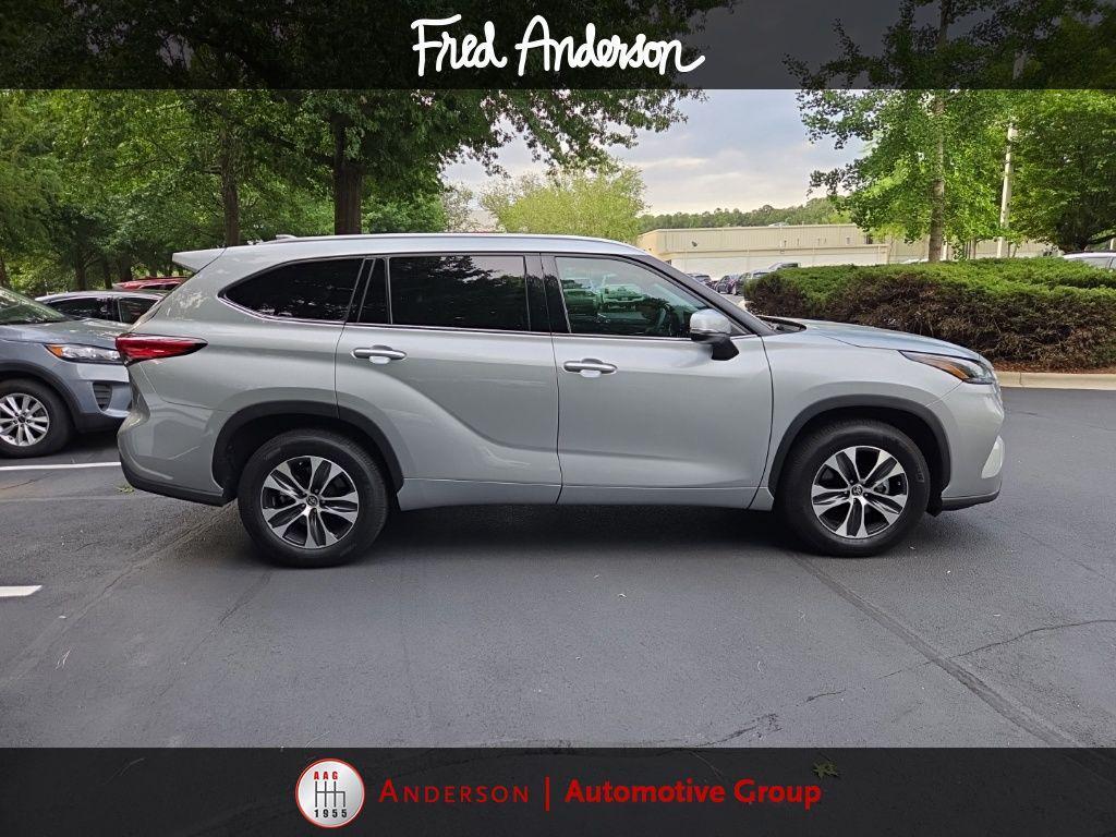 used 2022 Toyota Highlander car, priced at $36,785