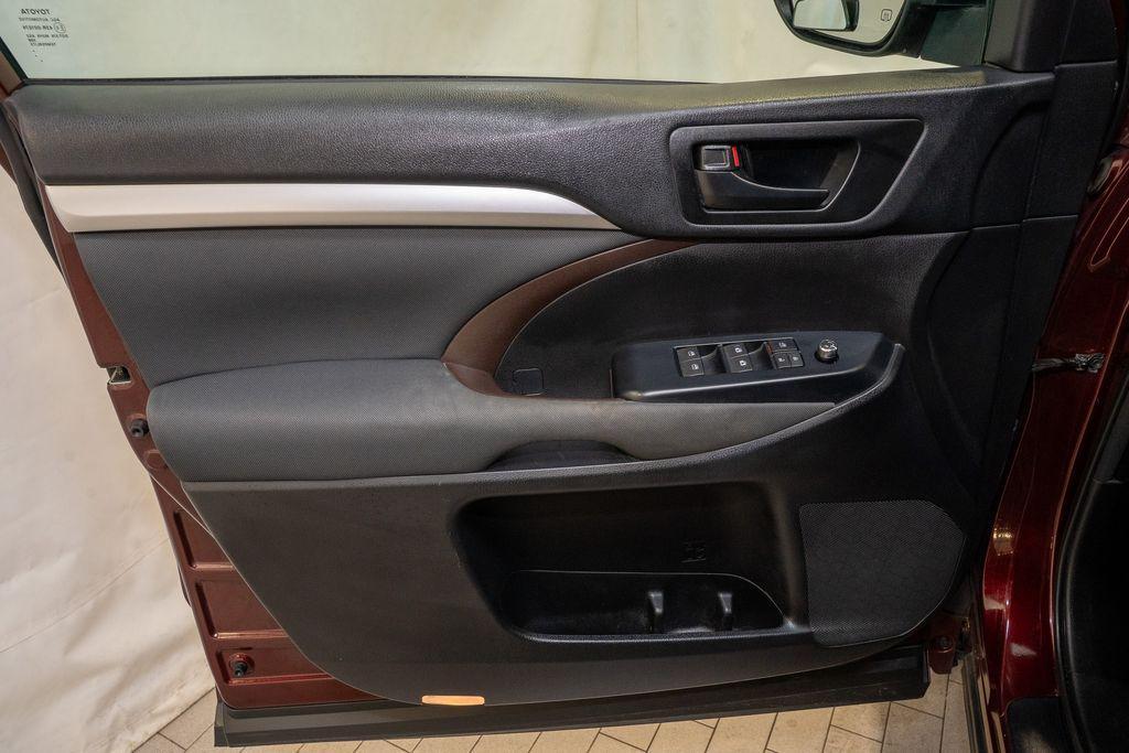 used 2018 Toyota Highlander car, priced at $18,429