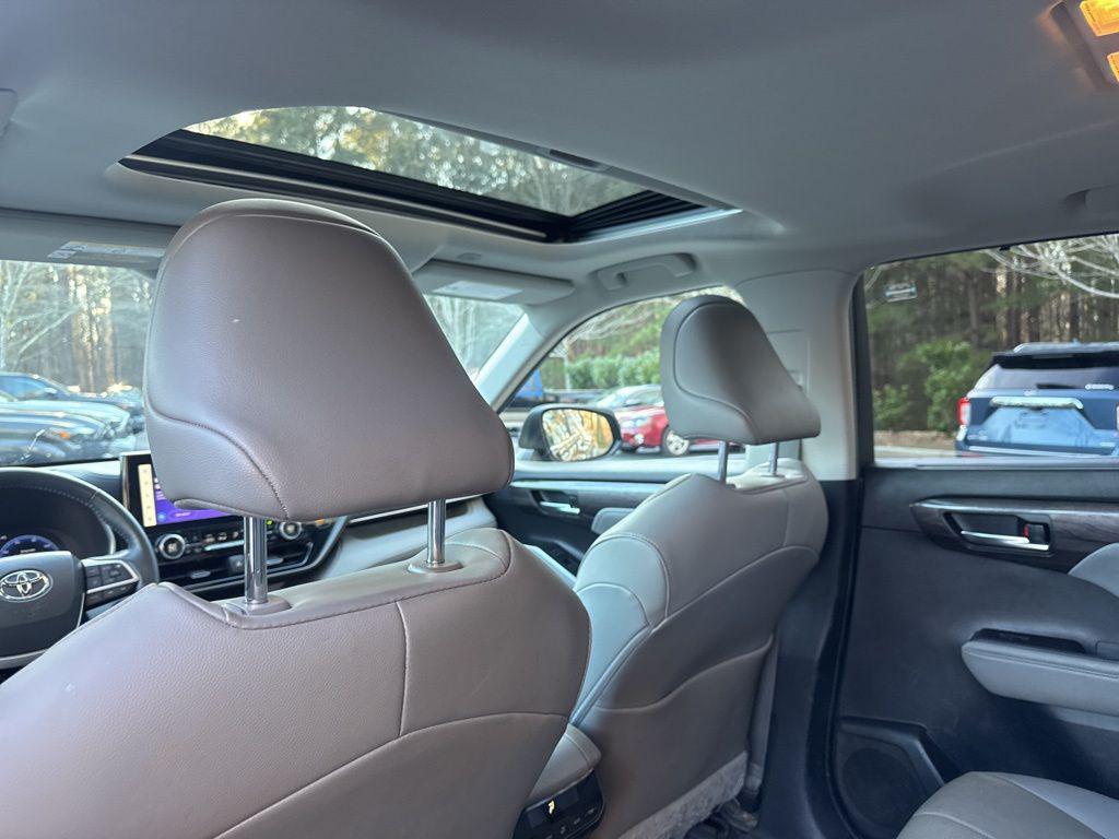 used 2023 Toyota Highlander car, priced at $36,181