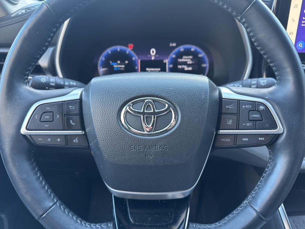 used 2023 Toyota Highlander car, priced at $36,181