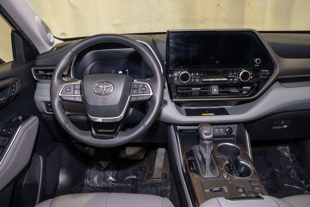 used 2023 Toyota Highlander car, priced at $33,936