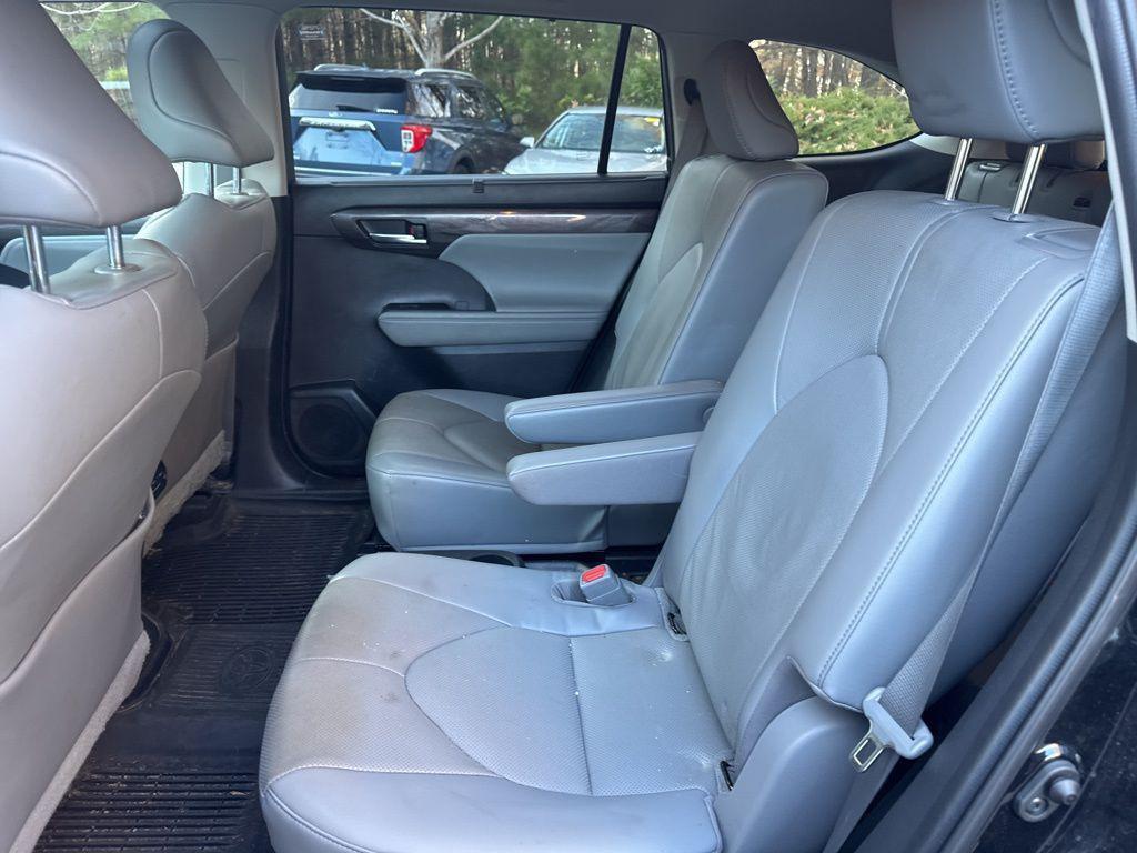 used 2023 Toyota Highlander car, priced at $36,181