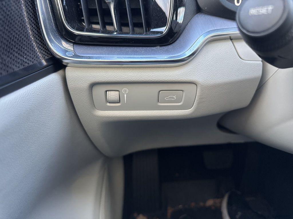 used 2019 Volvo V60 car