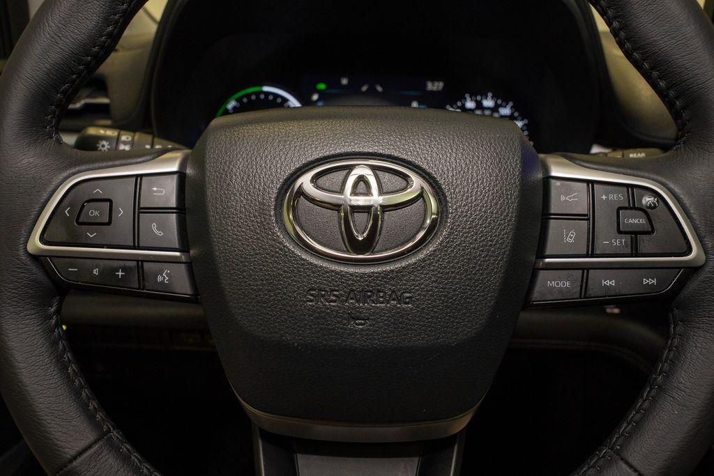 used 2025 Toyota Sienna car, priced at $45,722