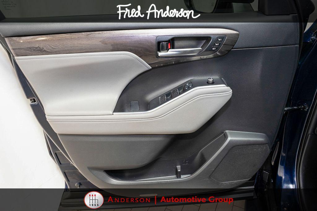 used 2021 Toyota Highlander car, priced at $39,188