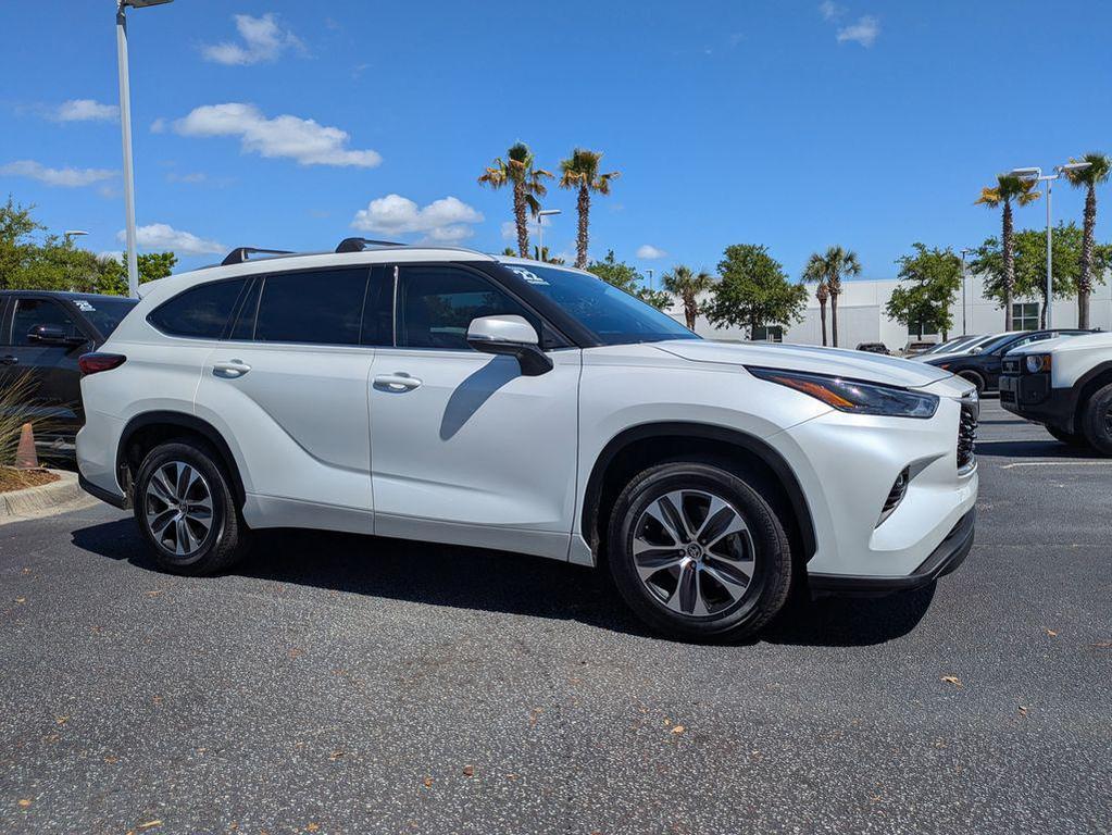 used 2022 Toyota Highlander car, priced at $33,691
