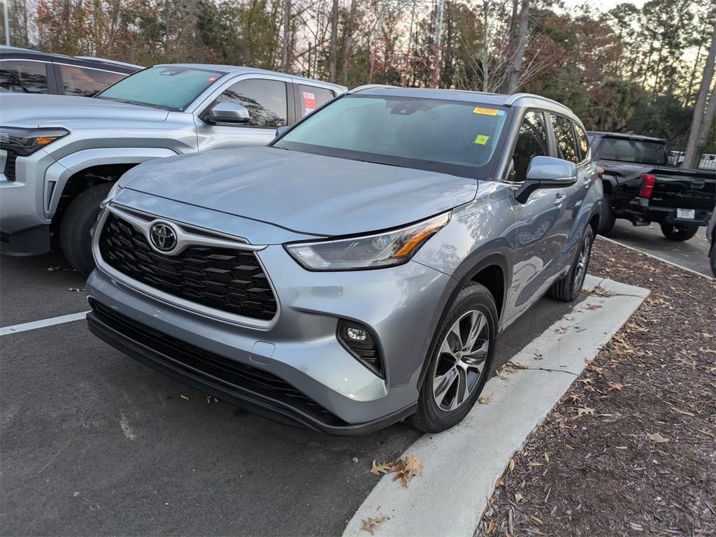 used 2023 Toyota Highlander car, priced at $38,991