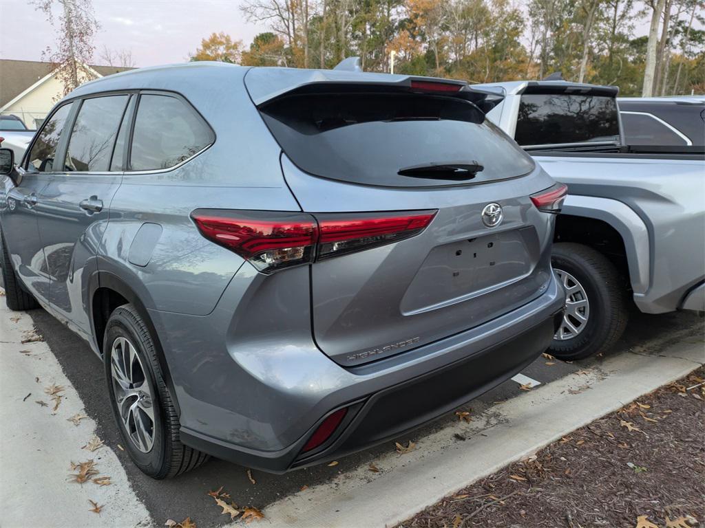 used 2023 Toyota Highlander car, priced at $38,991