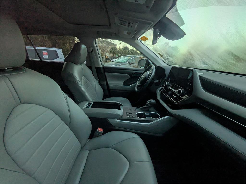 used 2023 Toyota Highlander car, priced at $38,991