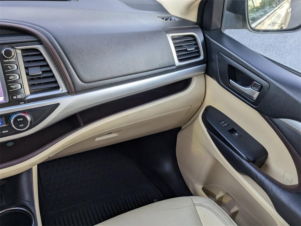 used 2015 Toyota Highlander car, priced at $13,591