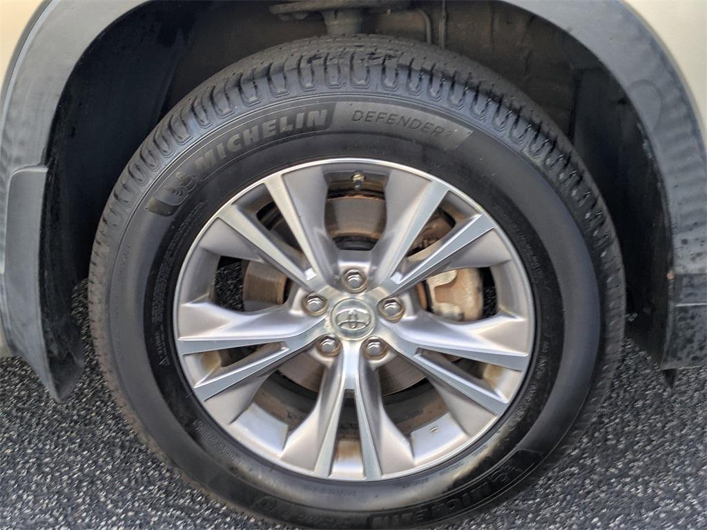 used 2015 Toyota Highlander car, priced at $13,591