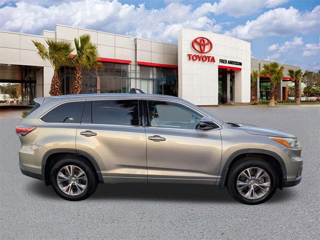 used 2015 Toyota Highlander car, priced at $13,591