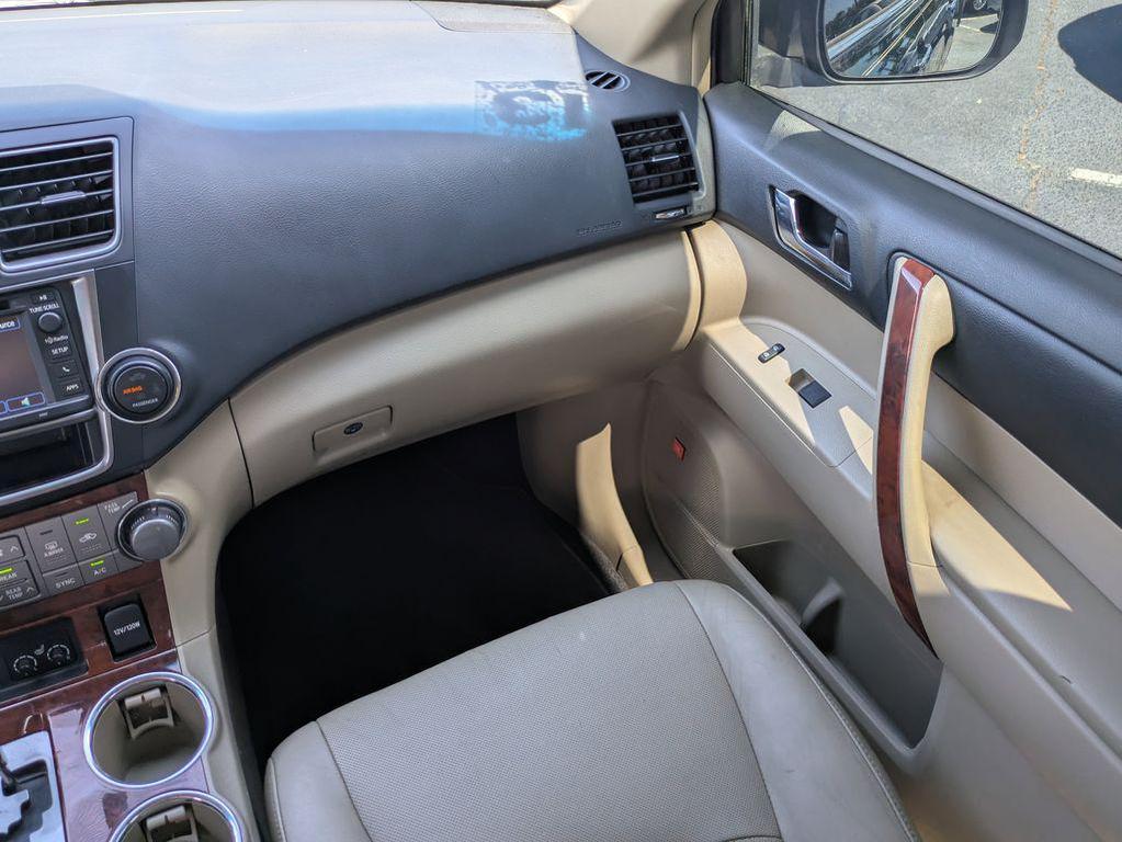 used 2013 Toyota Highlander car, priced at $11,291