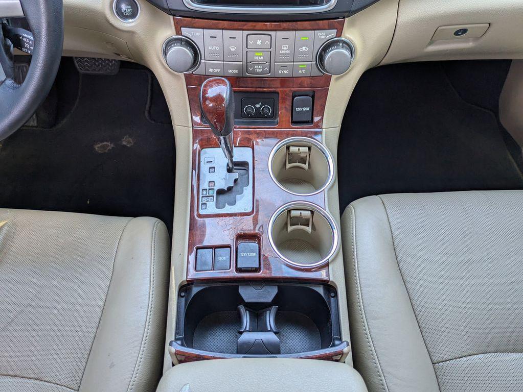 used 2013 Toyota Highlander car, priced at $11,291