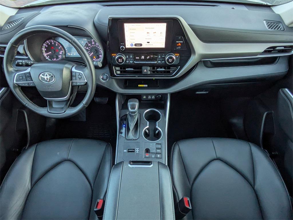 used 2023 Toyota Highlander car, priced at $33,291