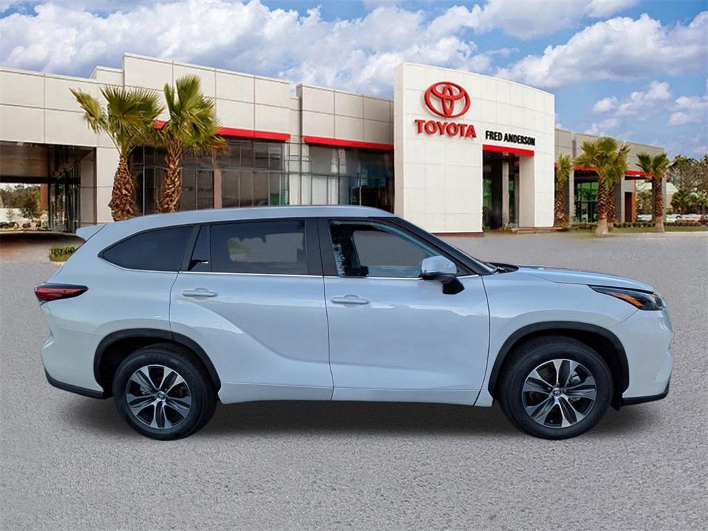 used 2023 Toyota Highlander car, priced at $33,291