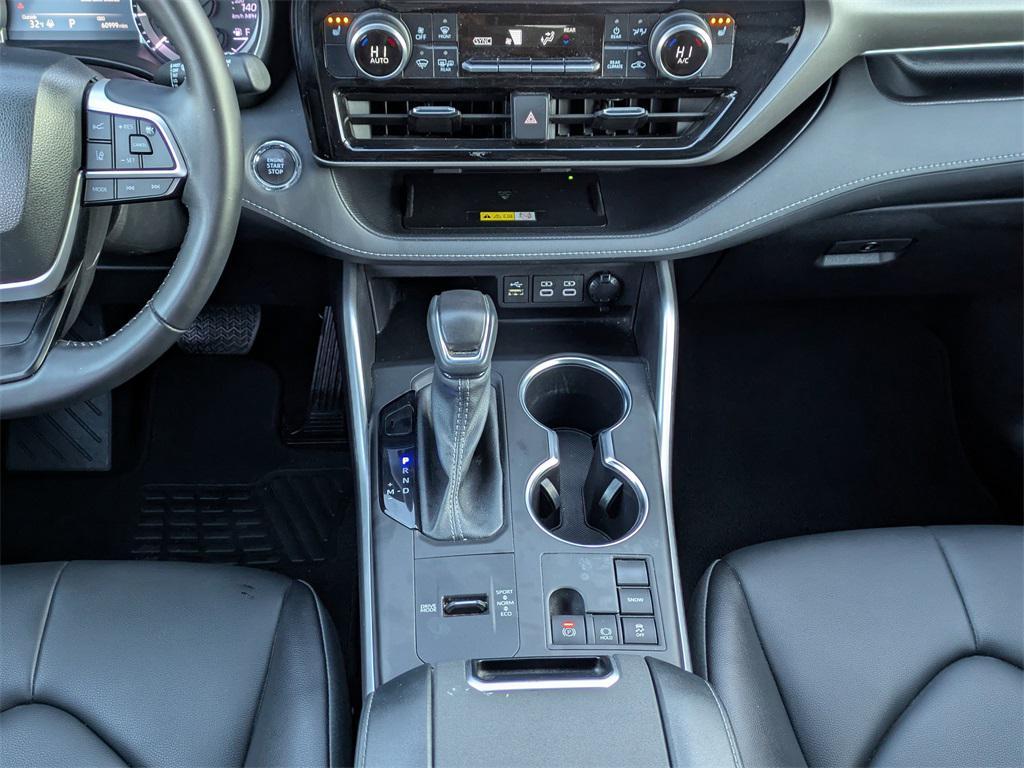 used 2023 Toyota Highlander car, priced at $33,291