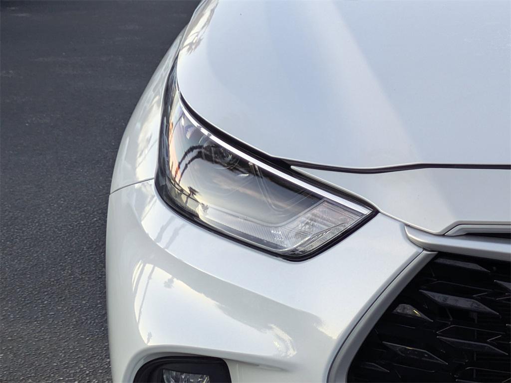 used 2023 Toyota Highlander car, priced at $33,291