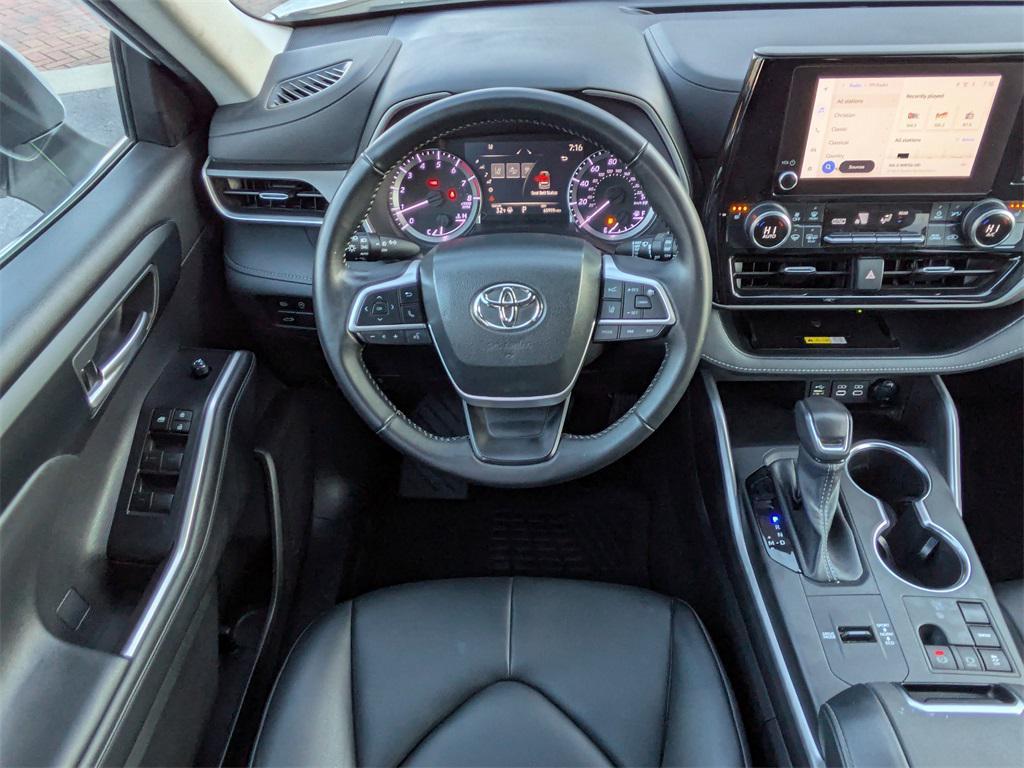 used 2023 Toyota Highlander car, priced at $33,291