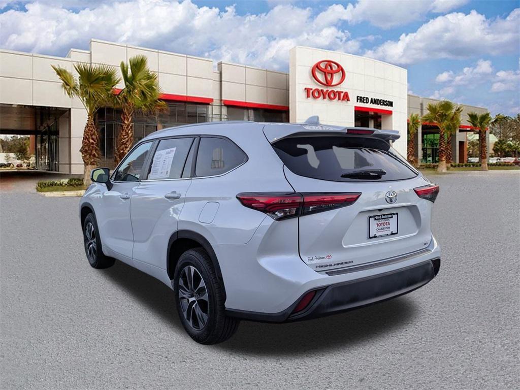 used 2023 Toyota Highlander car, priced at $33,291