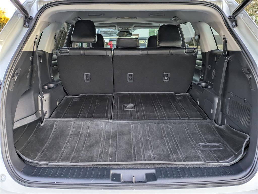 used 2023 Toyota Highlander car, priced at $33,291