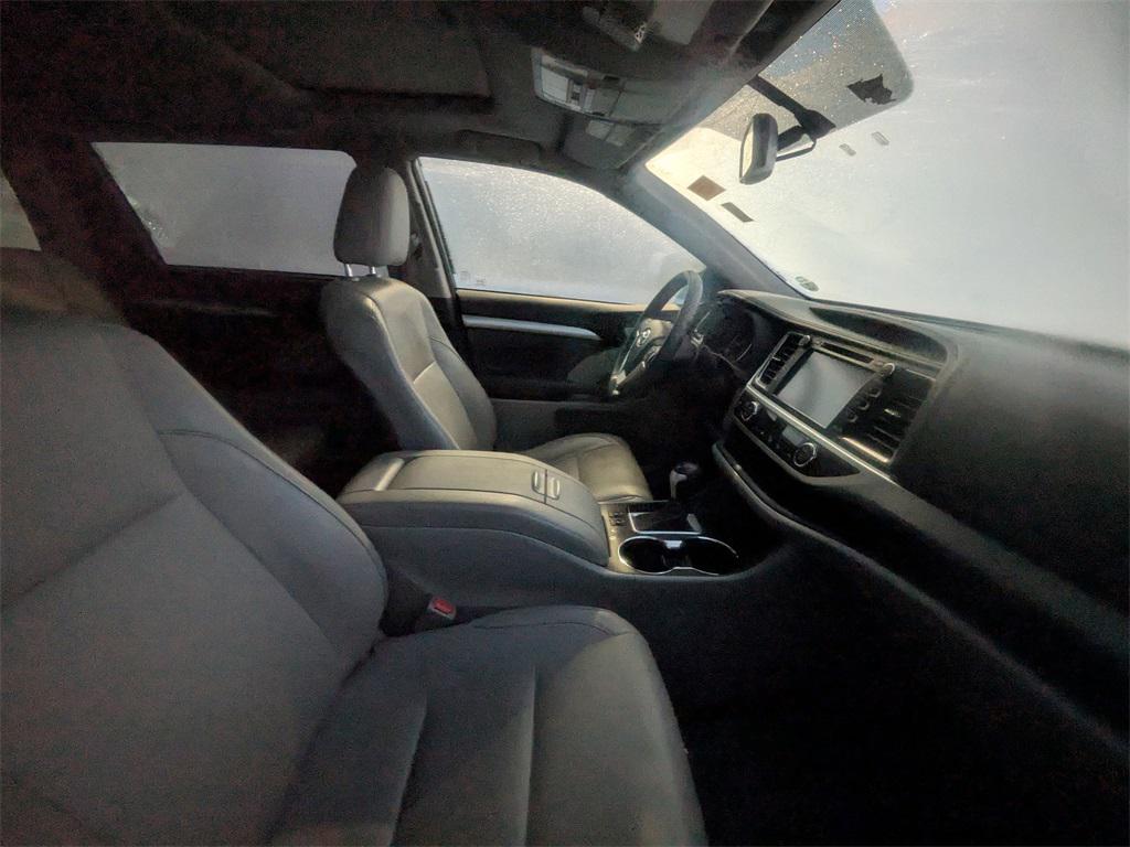 used 2015 Toyota Highlander car, priced at $12,391