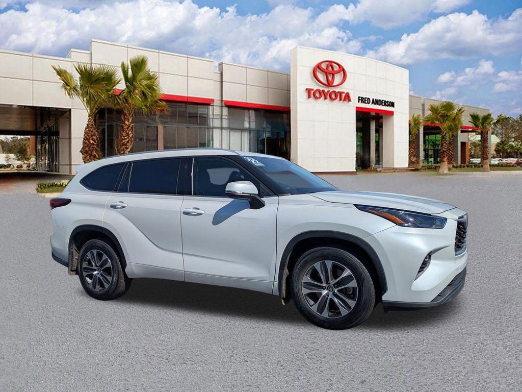 used 2022 Toyota Highlander car, priced at $32,991