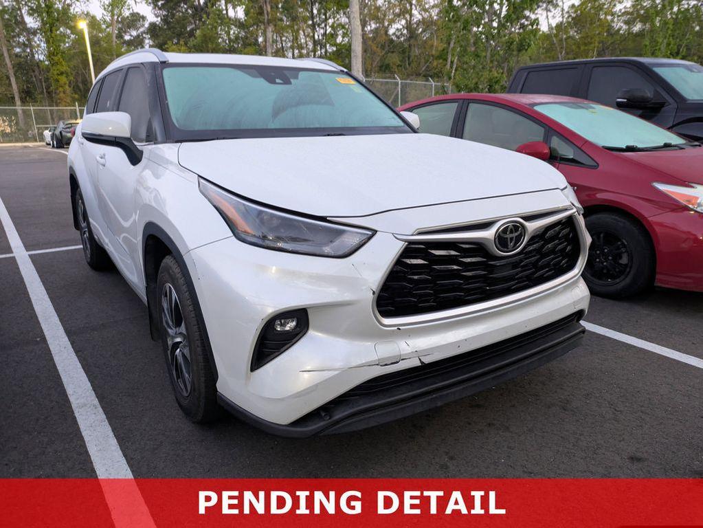 used 2022 Toyota Highlander car, priced at $33,491