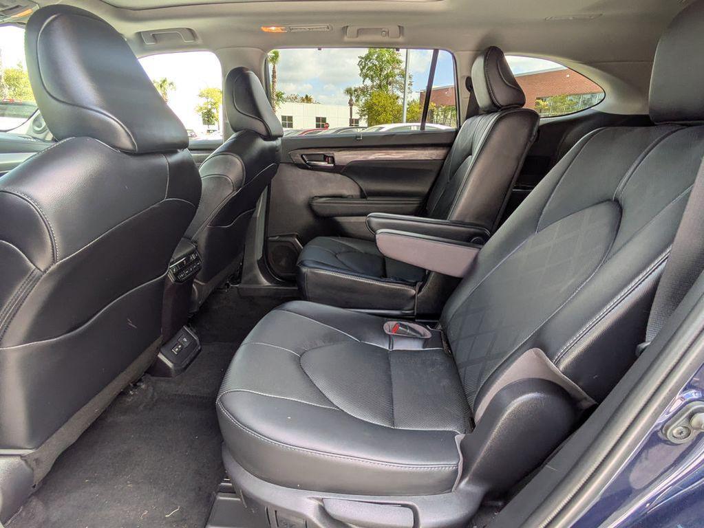 used 2022 Toyota Highlander car, priced at $35,291
