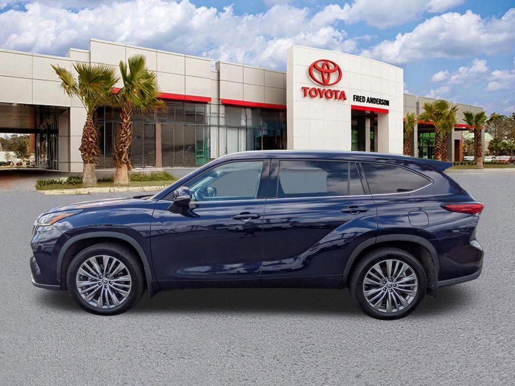 used 2022 Toyota Highlander car, priced at $35,291