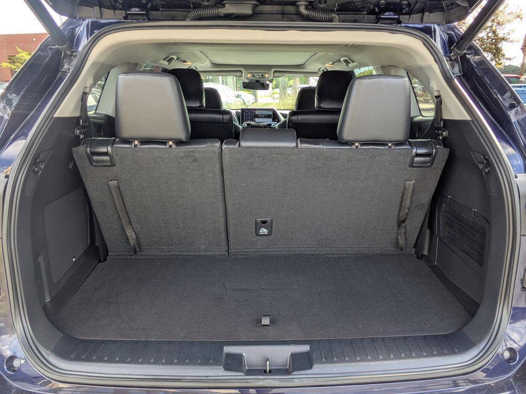 used 2022 Toyota Highlander car, priced at $35,291