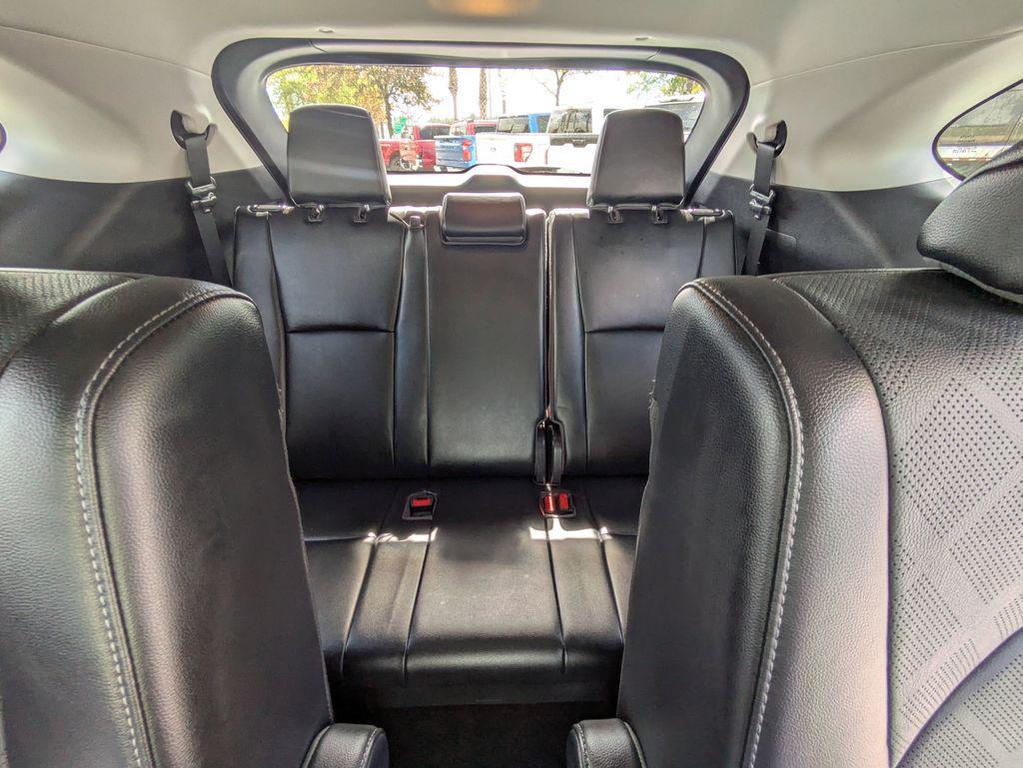 used 2022 Toyota Highlander car, priced at $35,291