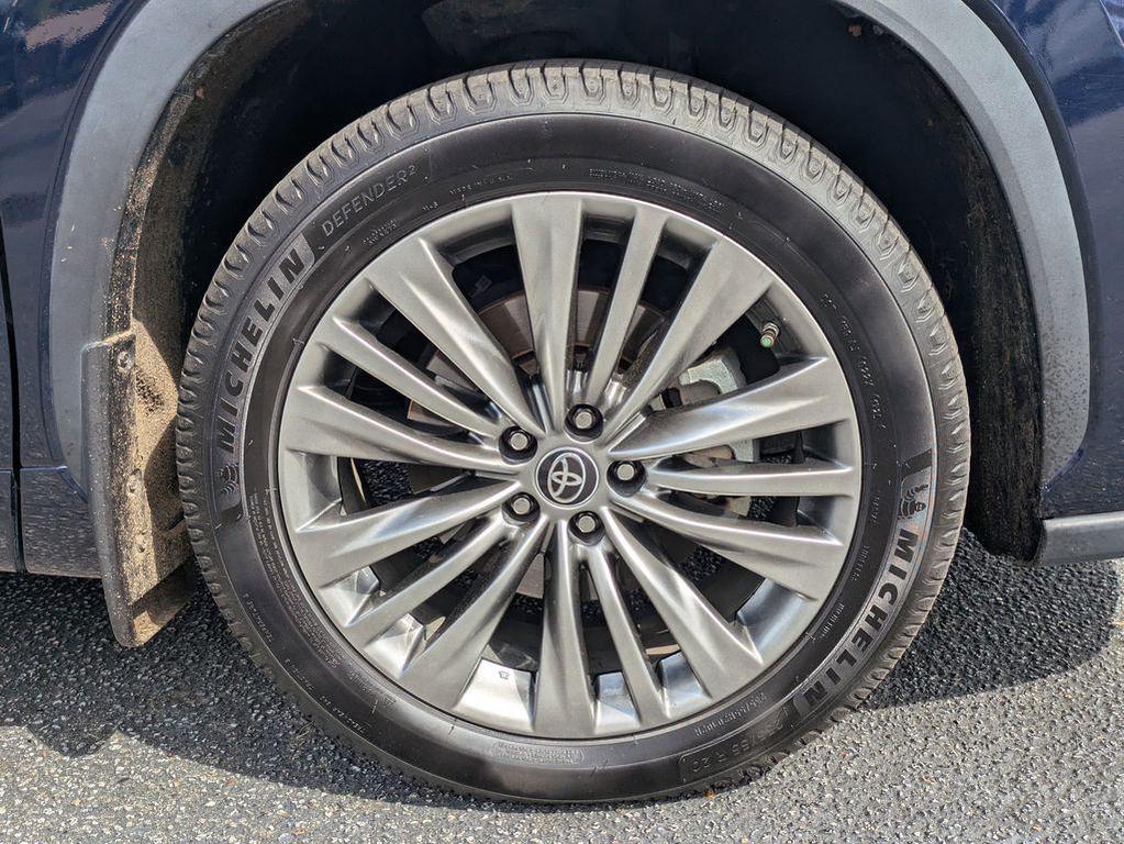 used 2022 Toyota Highlander car, priced at $35,291