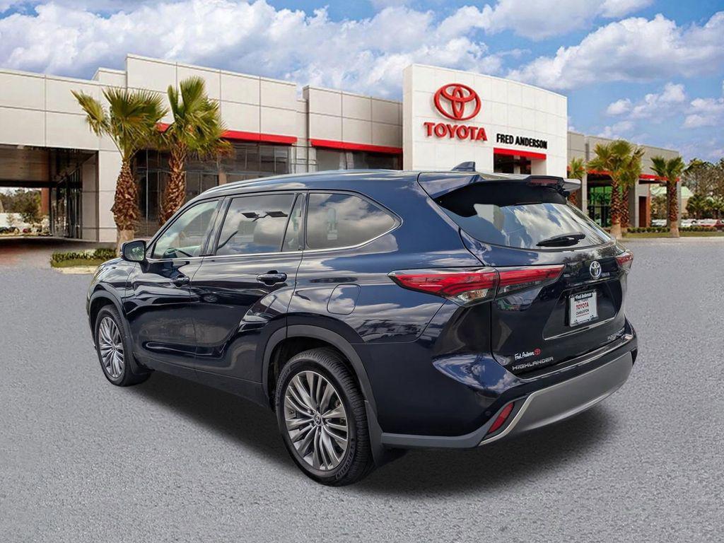 used 2022 Toyota Highlander car, priced at $35,291