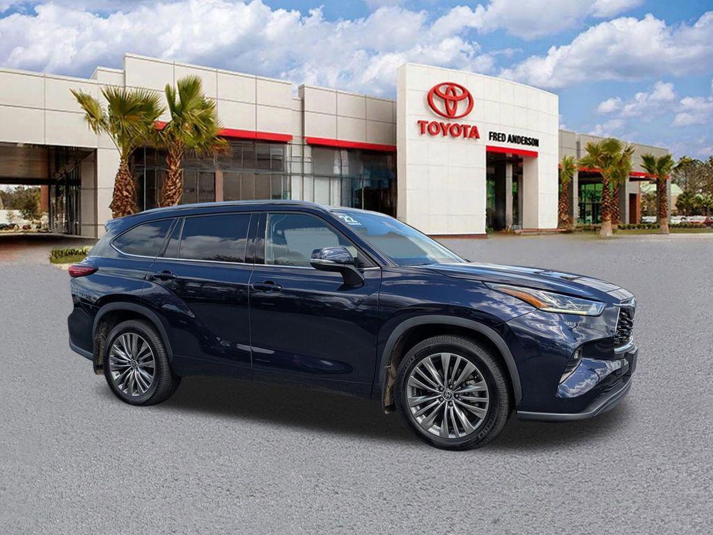 used 2022 Toyota Highlander car, priced at $35,291