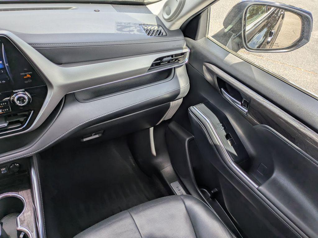 used 2022 Toyota Highlander car, priced at $35,291