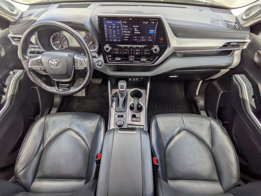 used 2022 Toyota Highlander car, priced at $35,291