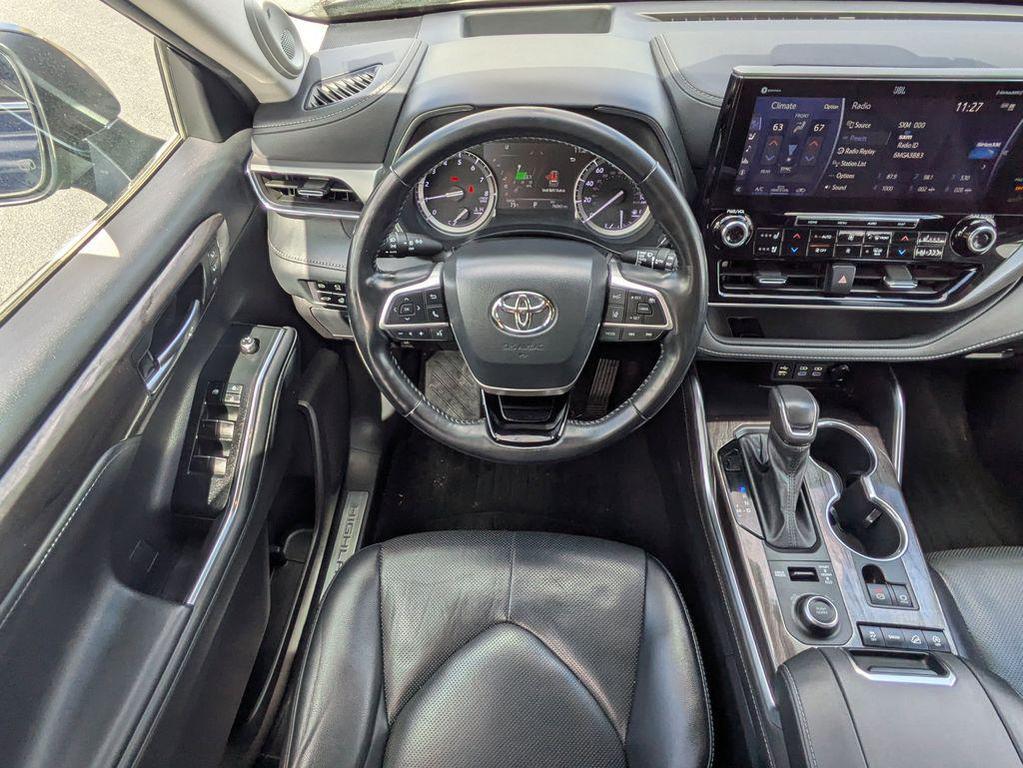 used 2022 Toyota Highlander car, priced at $35,291