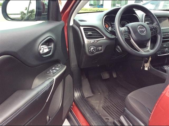 used 2019 Jeep Cherokee car, priced at $14,061