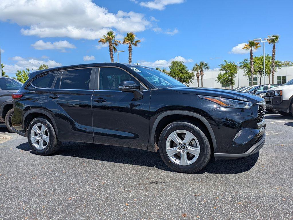 used 2023 Toyota Highlander car, priced at $35,291