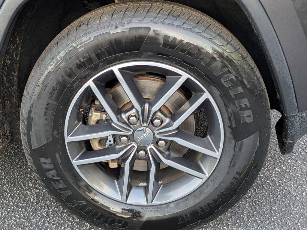 used 2018 Jeep Grand Cherokee car, priced at $13,591