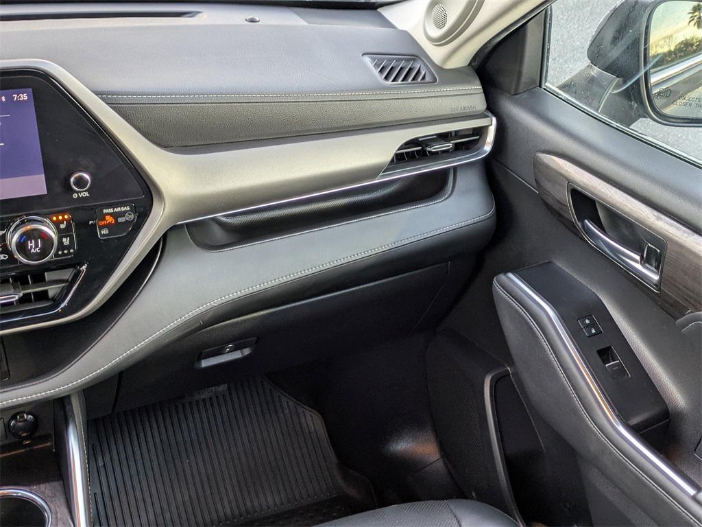 used 2023 Toyota Highlander car, priced at $36,791