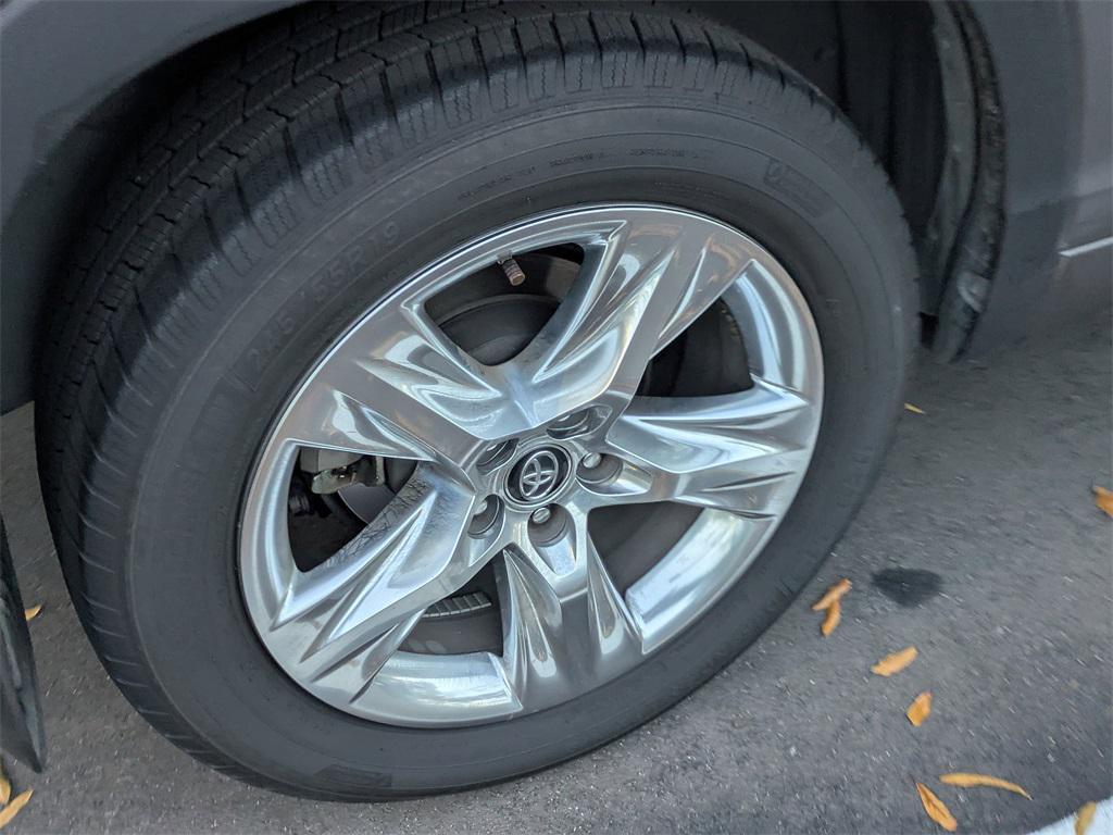used 2018 Toyota Highlander car, priced at $26,291