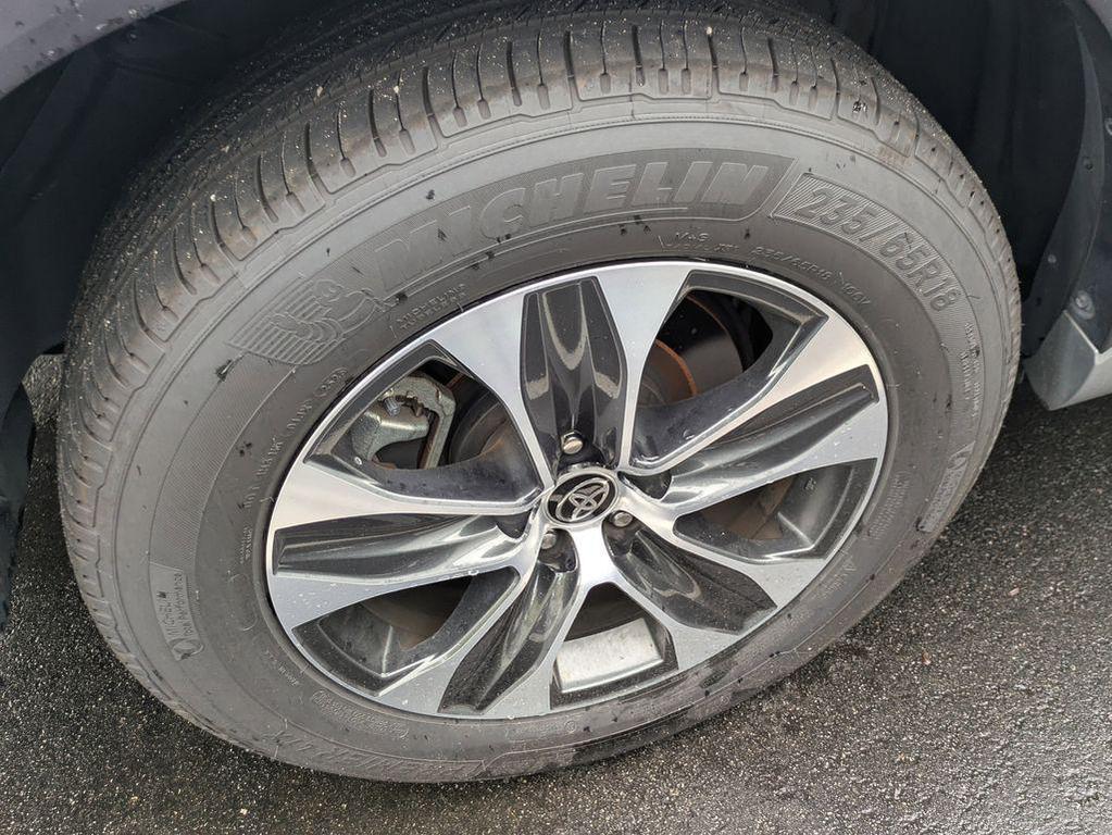 used 2021 Toyota Highlander car, priced at $32,521